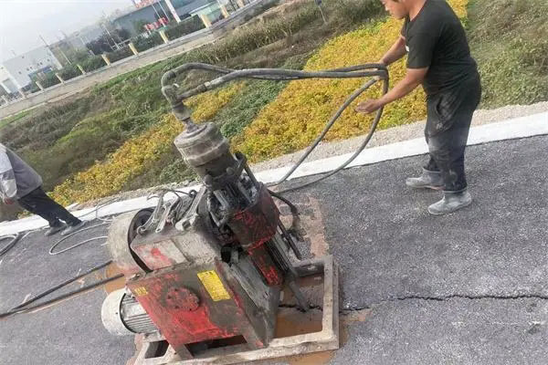 大宁马路面下沉注浆加固